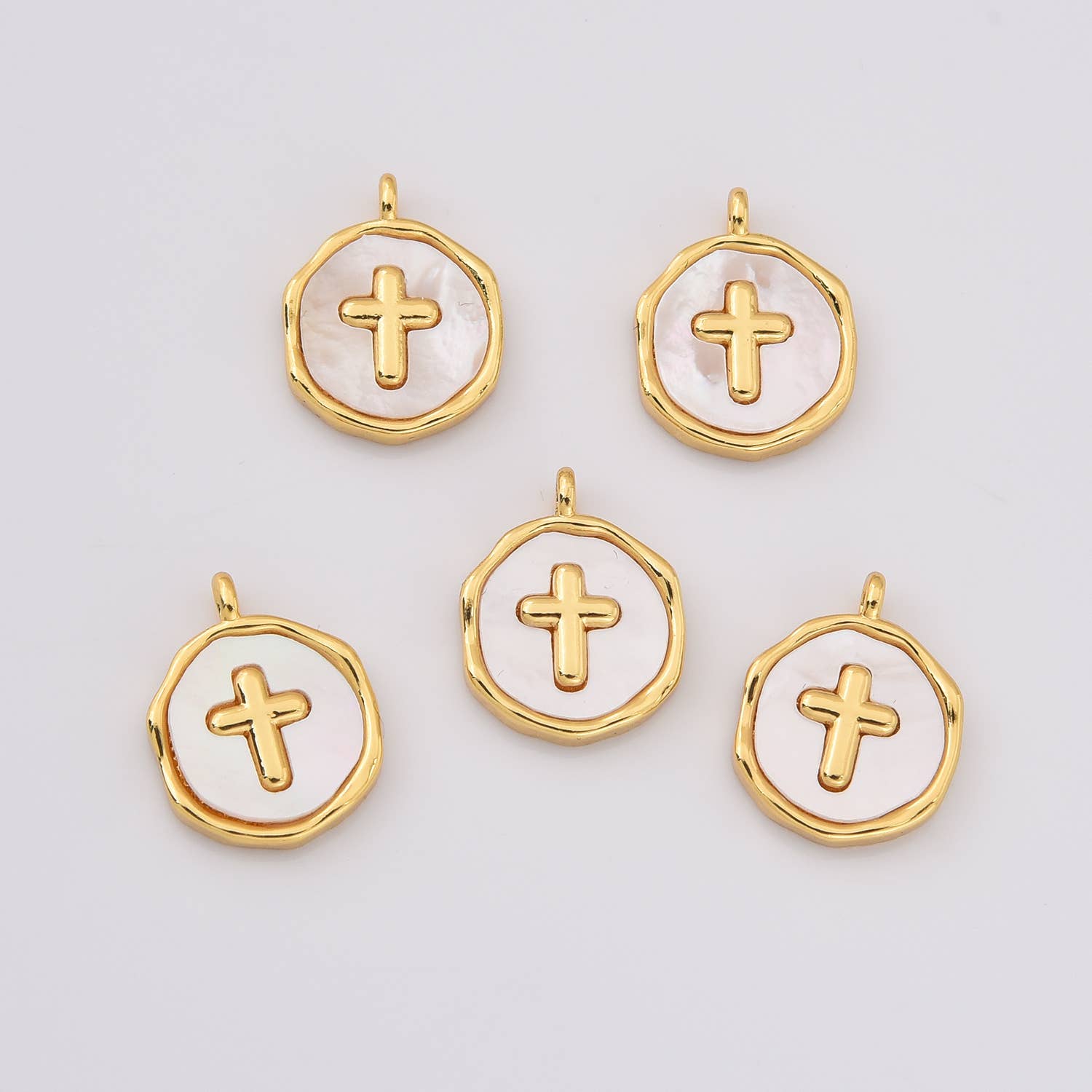 Križ z bisernim vložkom • 18k Gold Filled