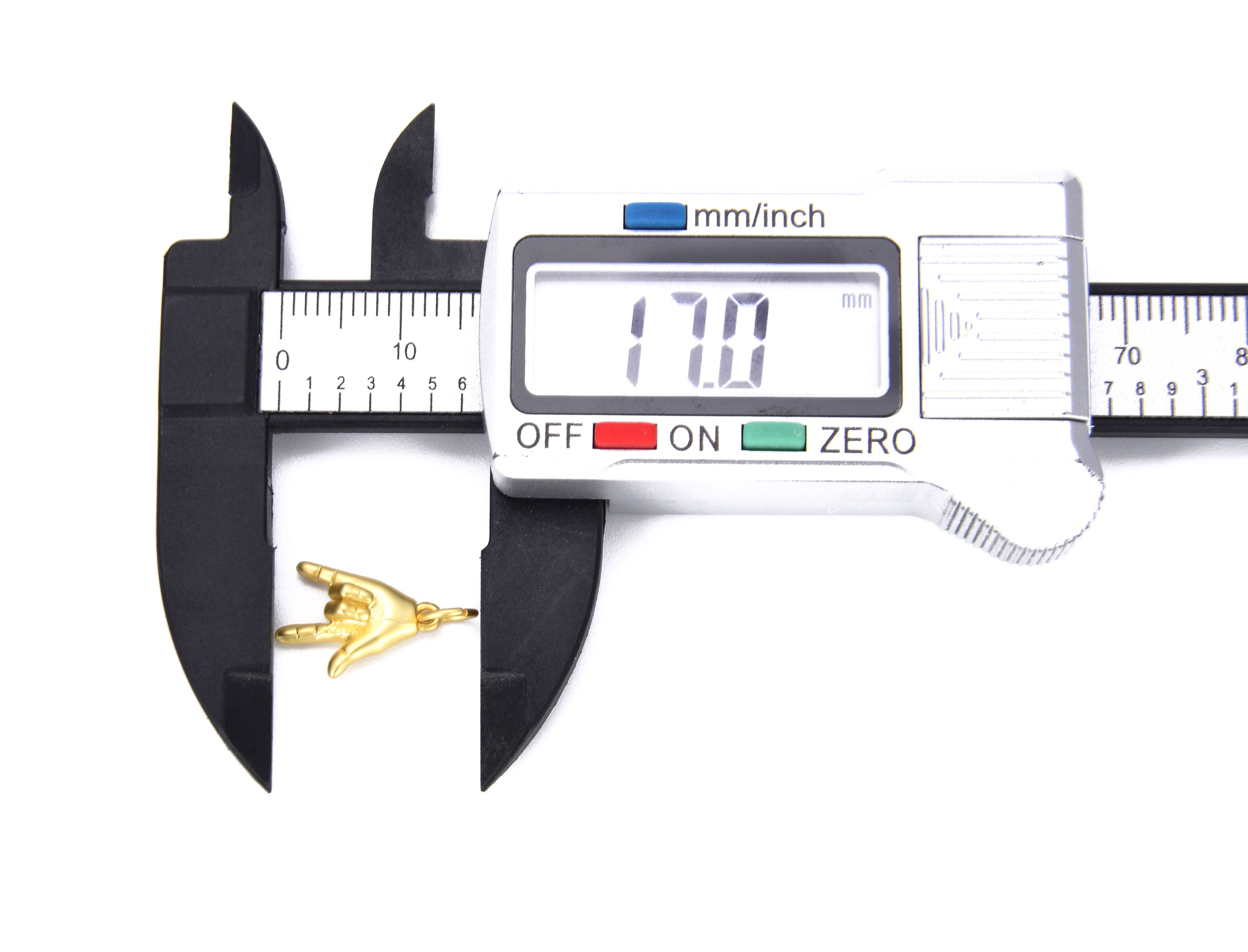 Obesek z ročno gesto 'I Love You' • 18k Gold Filled