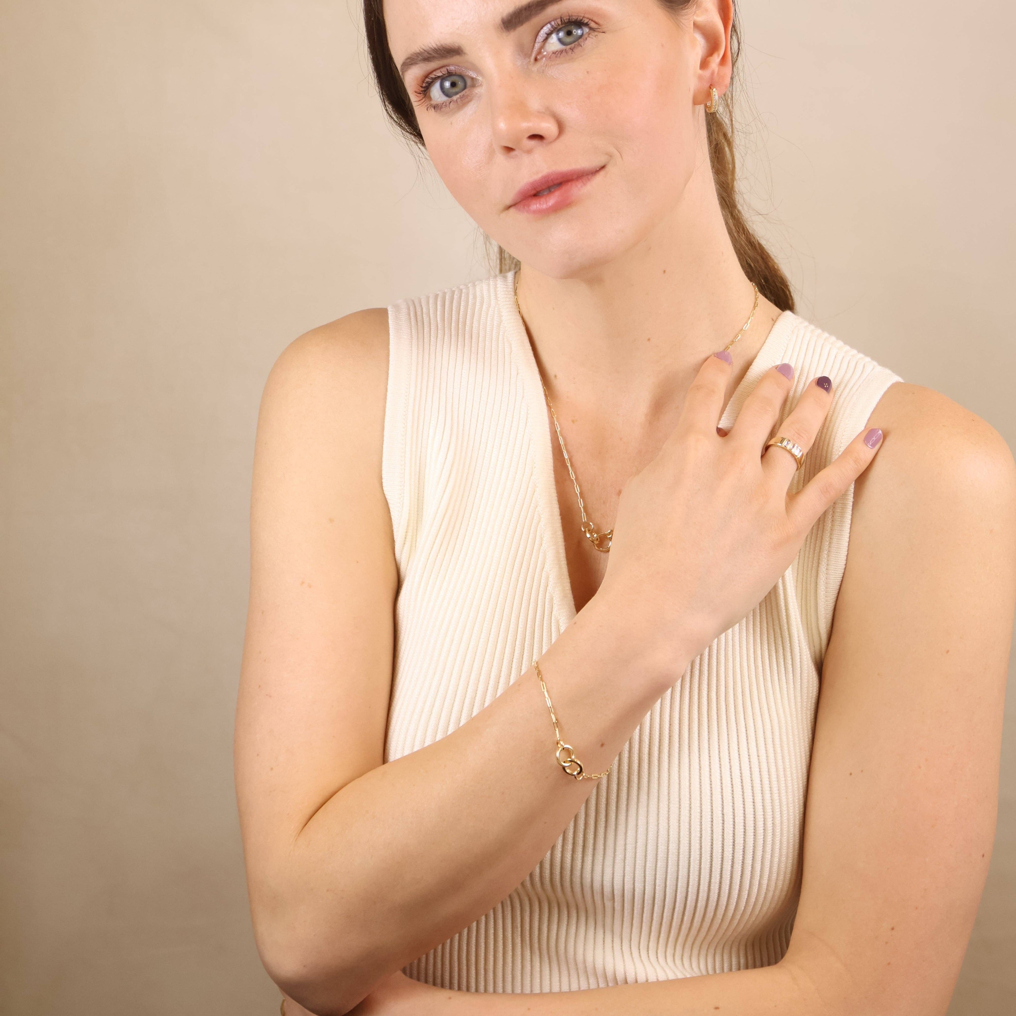 Zapestnica z medsebojno prepletenima krogoma  • 18k Gold Filled